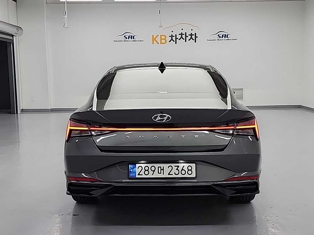 HYUNDAI Avante - Vista 3