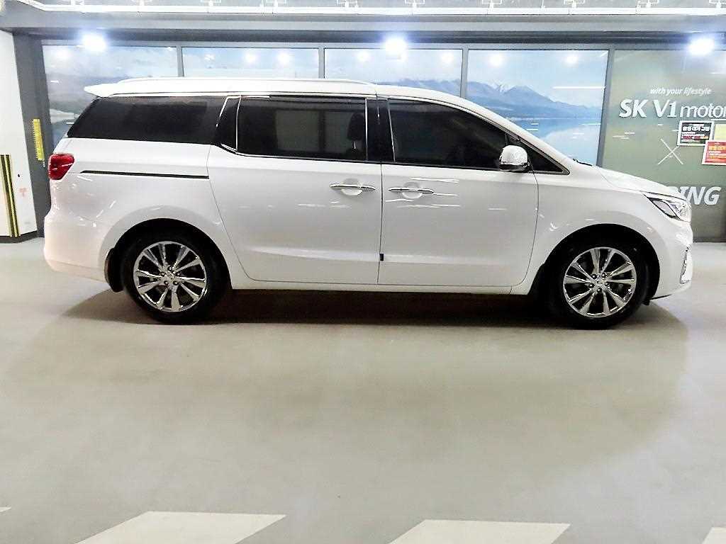 KIA Carnival - Vista 3