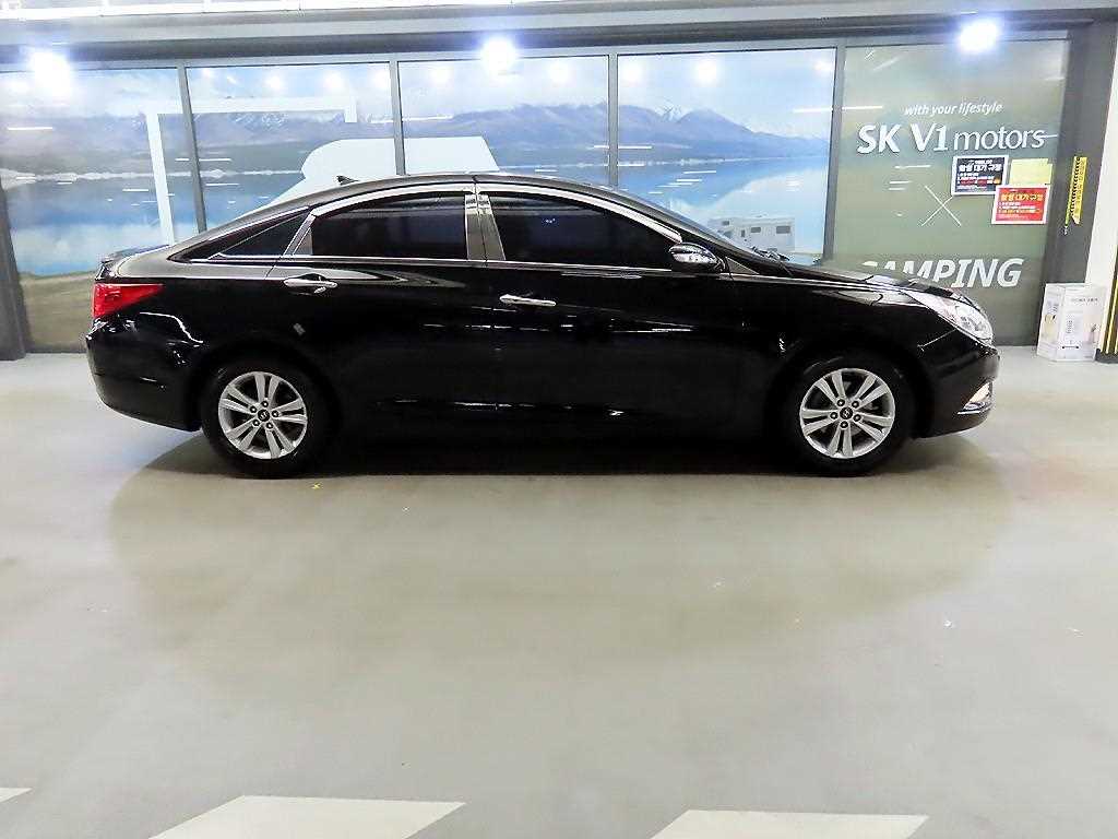 HYUNDAI Sonata - Vista 3