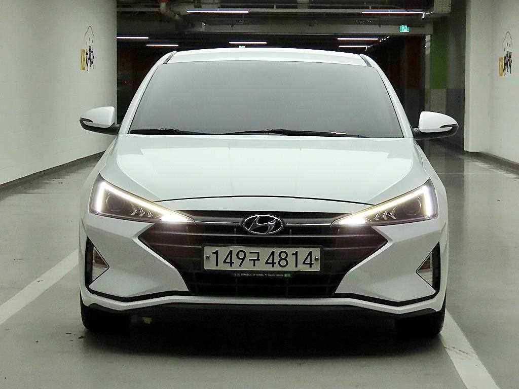 HYUNDAI Avante - Vista 2