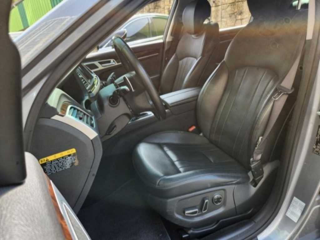 HYUNDAI Genesis - Vista 11