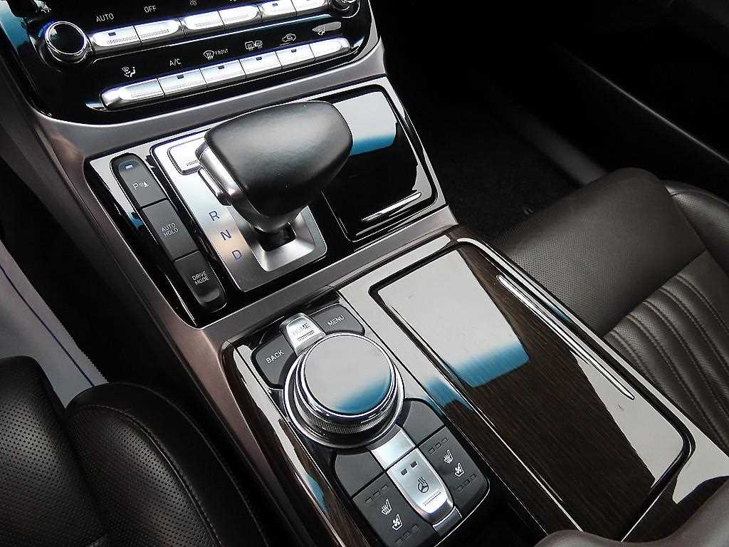 Genesis EQ900 - Vista 10