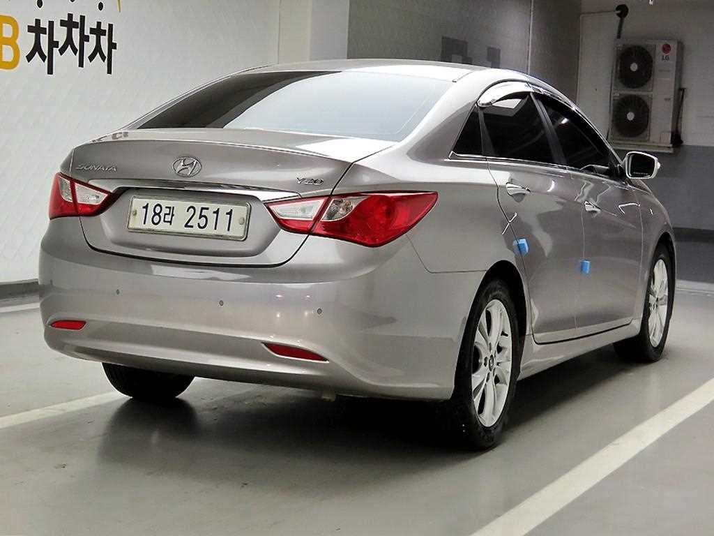 HYUNDAI Sonata - Vista 4