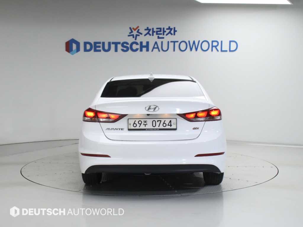 HYUNDAI Avante - Vista 4
