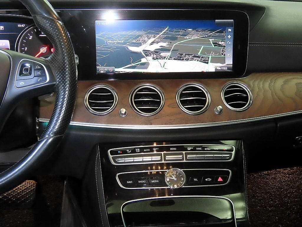 Mercedes Benz E class - Vista 11