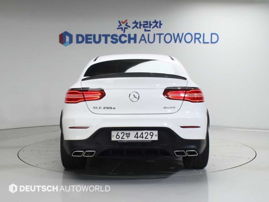 Mercedes Benz GLC Class - Vista 4