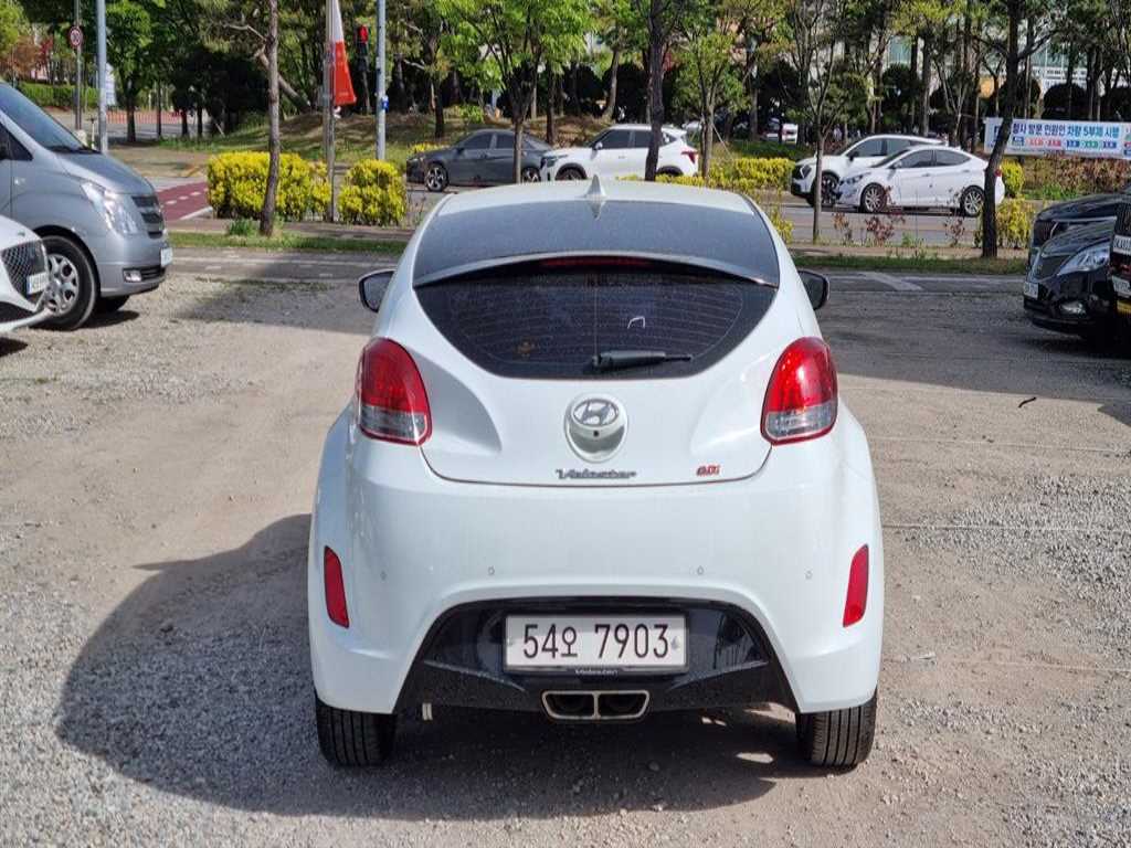 HYUNDAI Veloster - Vista 5