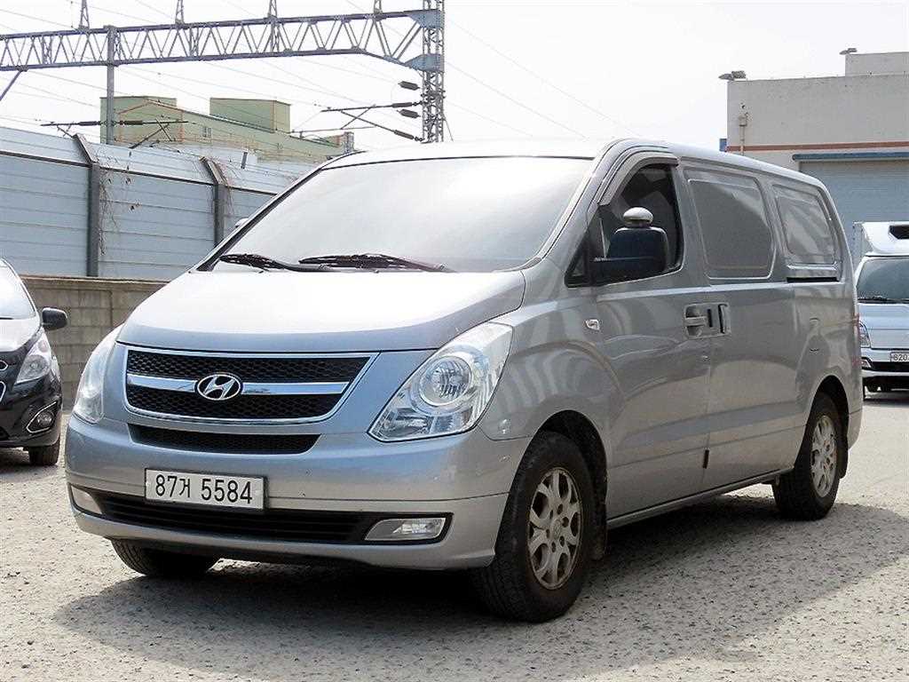 HYUNDAI Starex - Vista 2