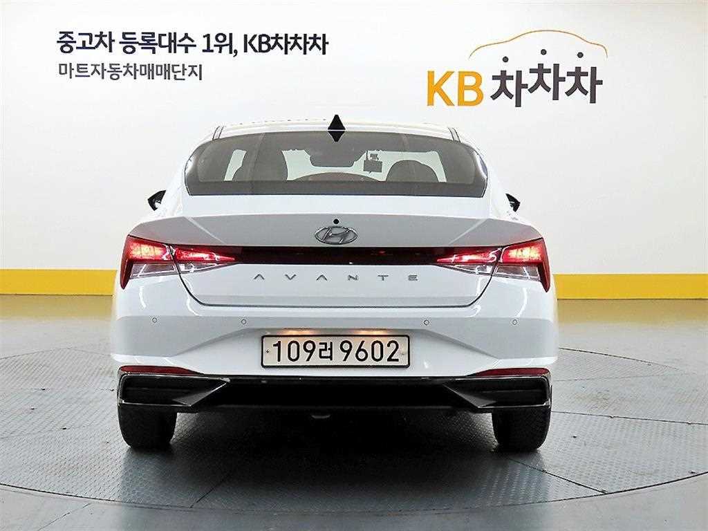 HYUNDAI Avante - Vista 3
