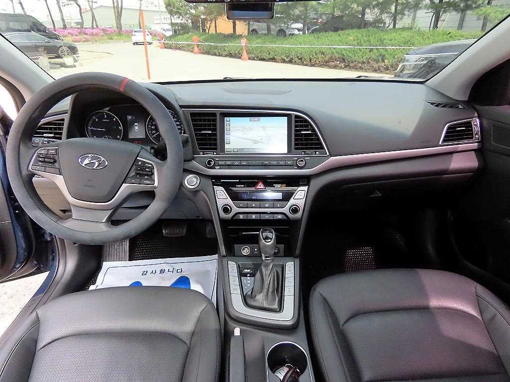 HYUNDAI Avante - Vista 7