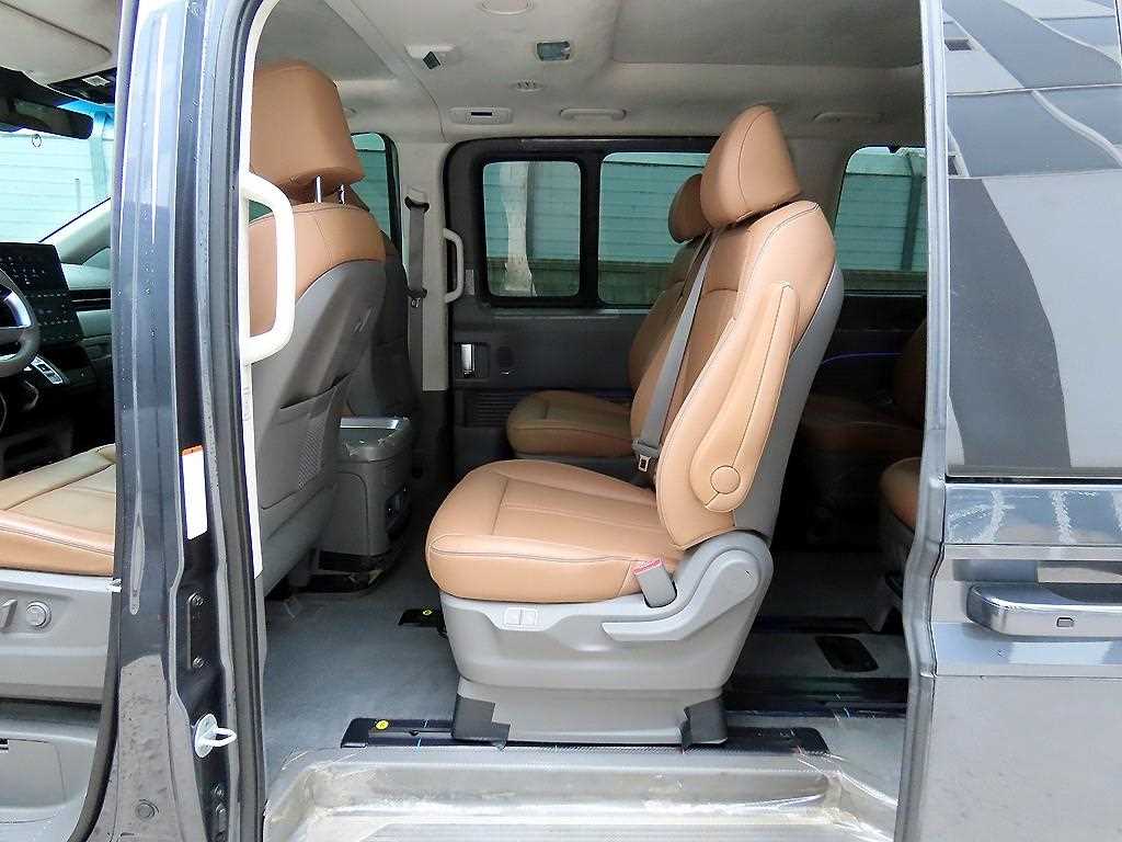 HYUNDAI Staria - Vista 6