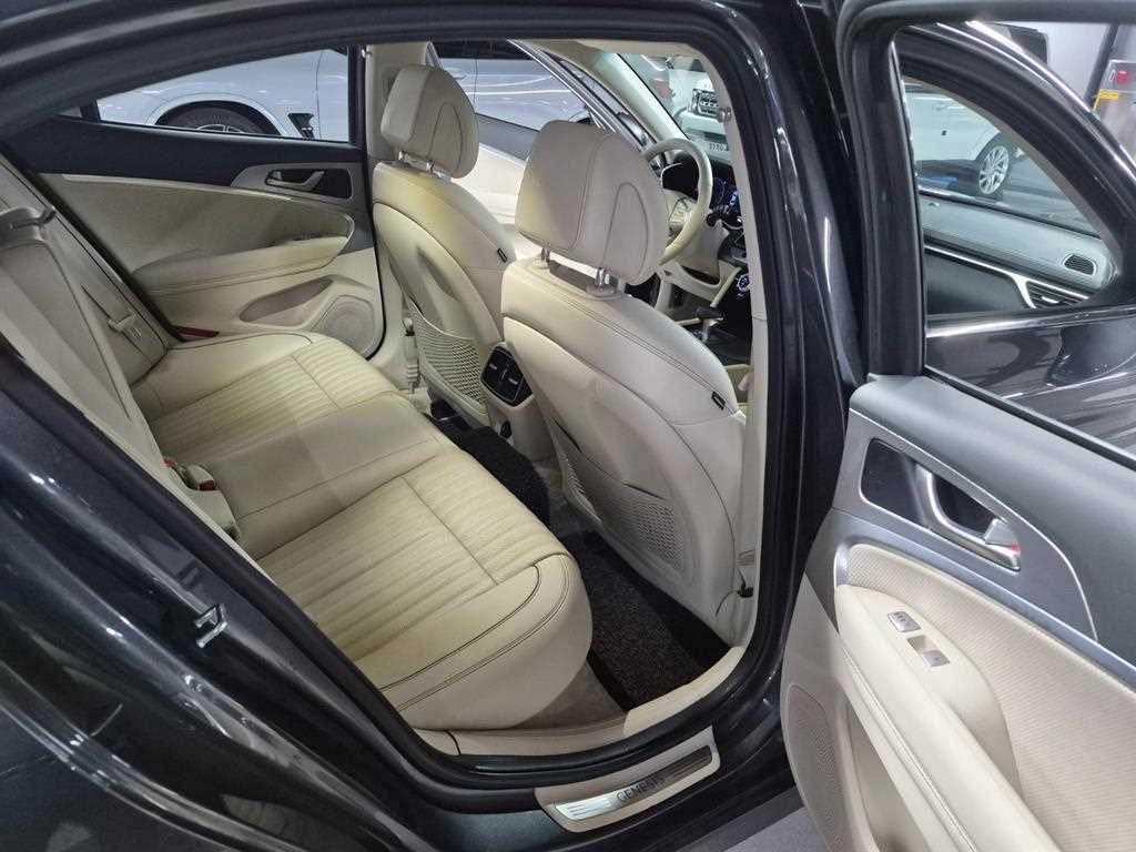 Genesis G70 - Vista 11