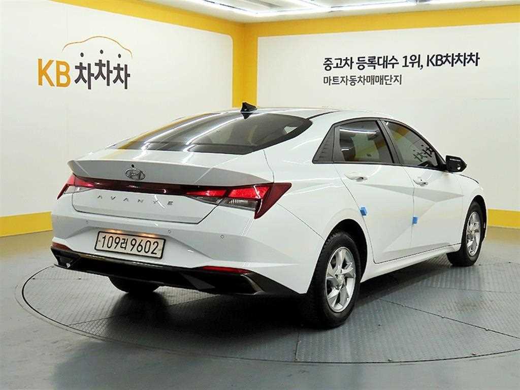 HYUNDAI Avante - Vista 4