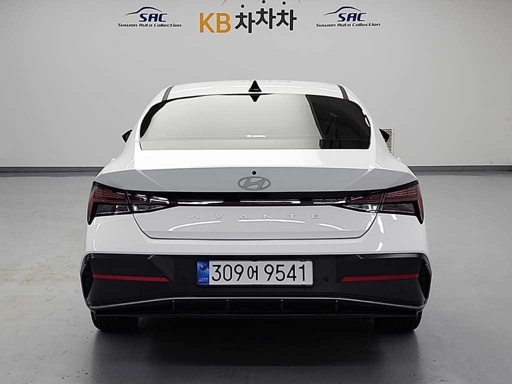 HYUNDAI Avante - Vista 3