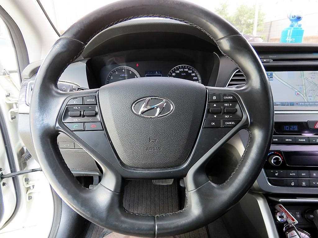 HYUNDAI Sonata - Vista 8