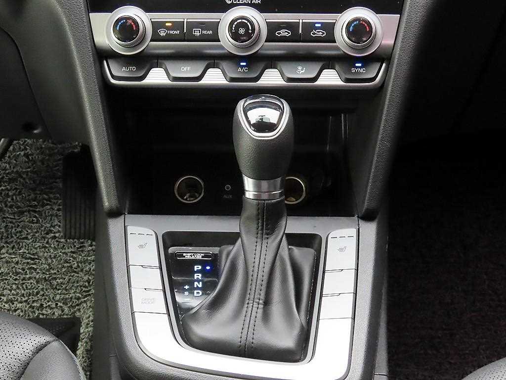 HYUNDAI Avante 2019 Blanco - Importación desde Corea - HF Imports Iquique - Foto 13