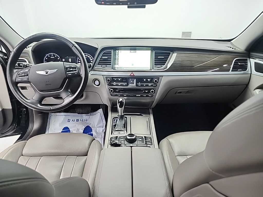 HYUNDAI Genesis - Vista 7