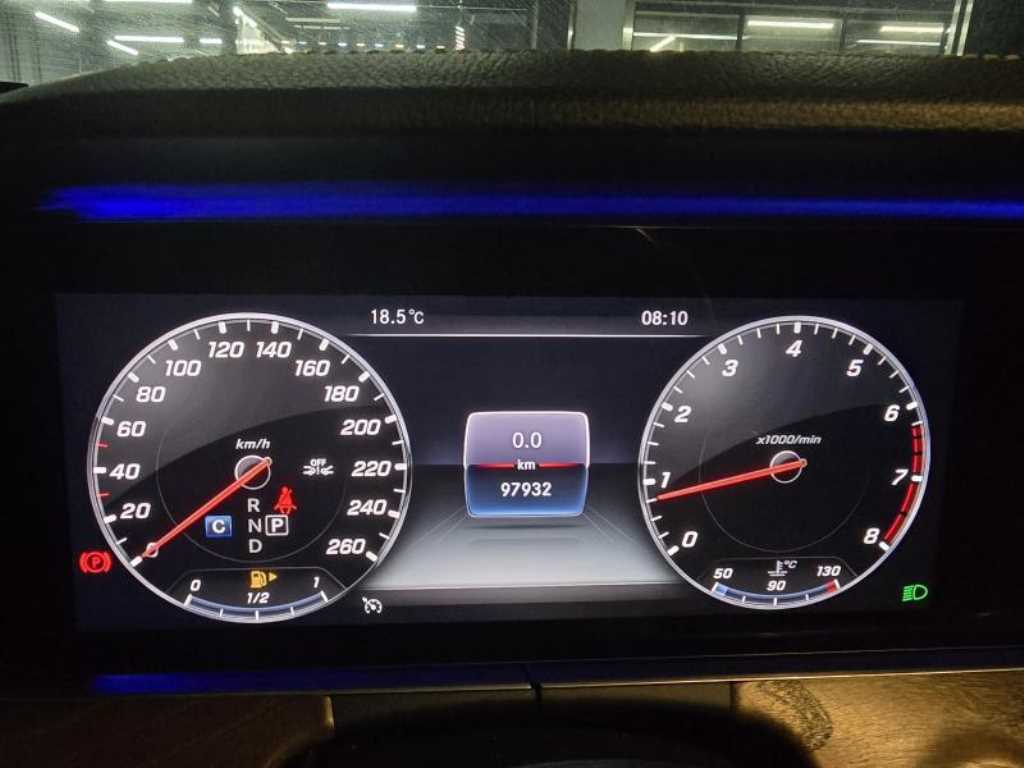 Mercedes Benz E class - Vista 3