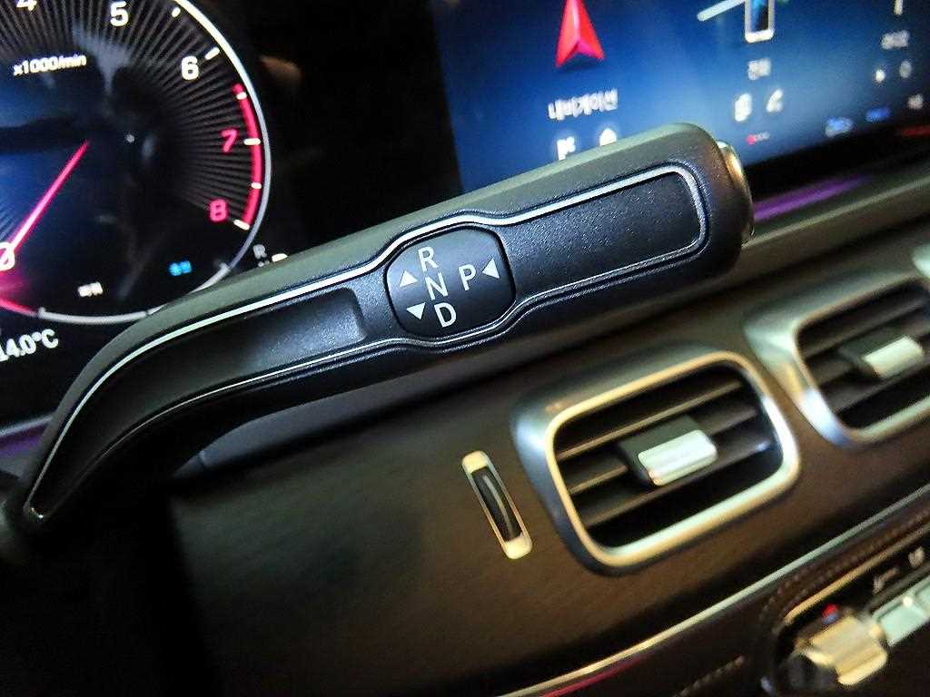 Mercedes Benz GLE Class - Vista 12