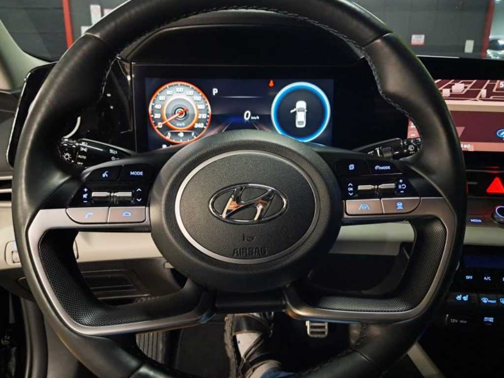 HYUNDAI Avante - Vista 9