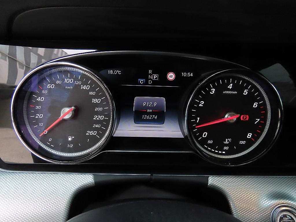 Mercedes Benz E class - Vista 9