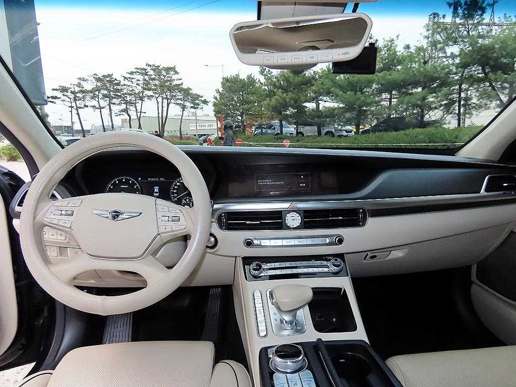 Genesis G90 - Vista 7