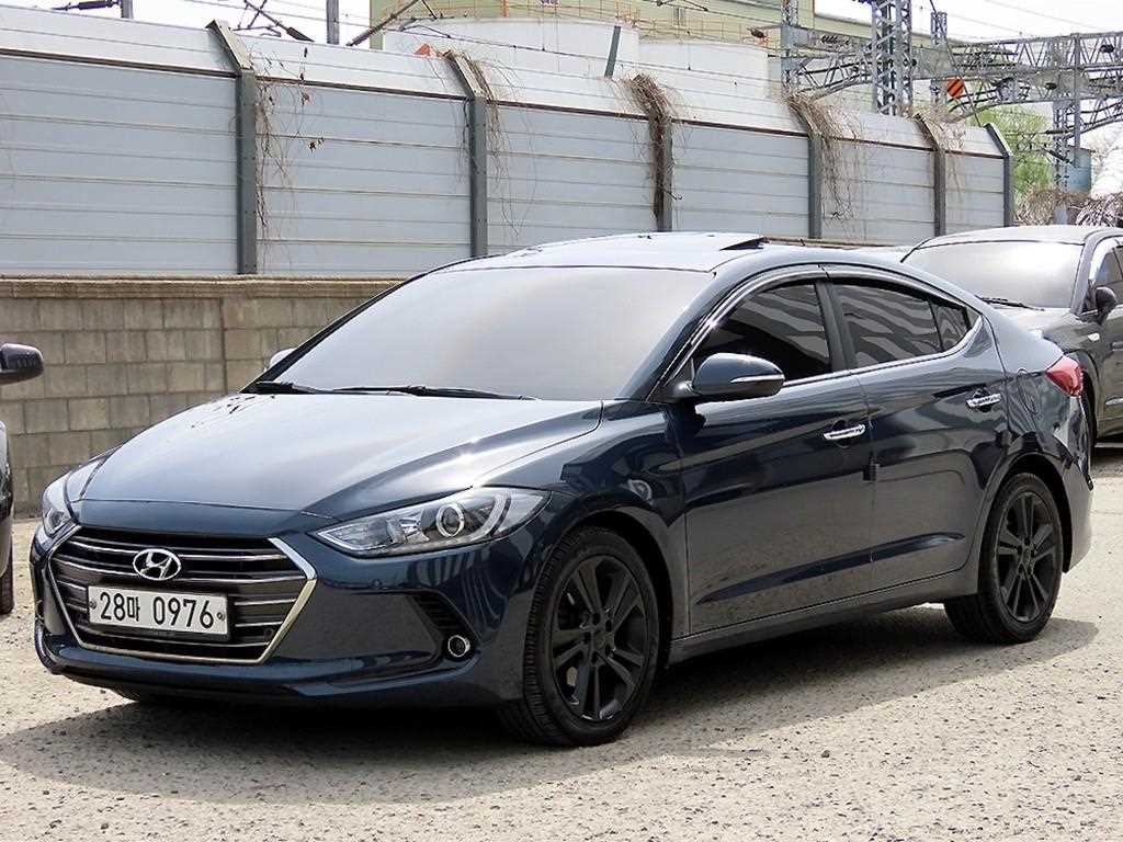 HYUNDAI Avante - Vista 2