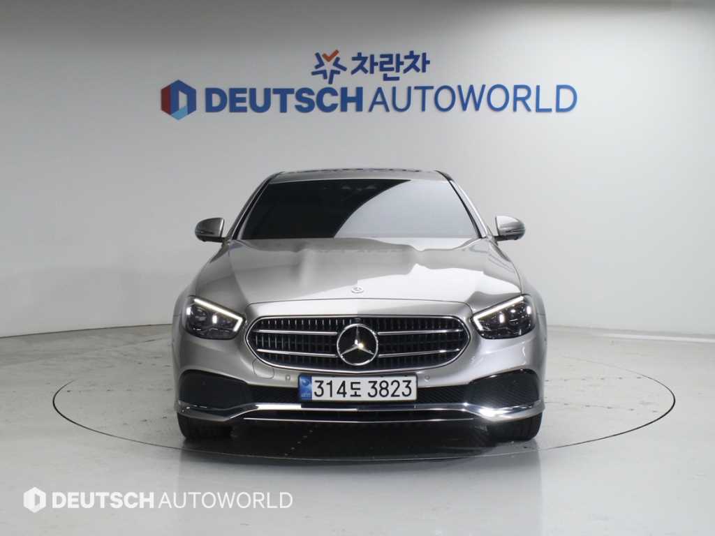 Mercedes Benz E class - Vista 3