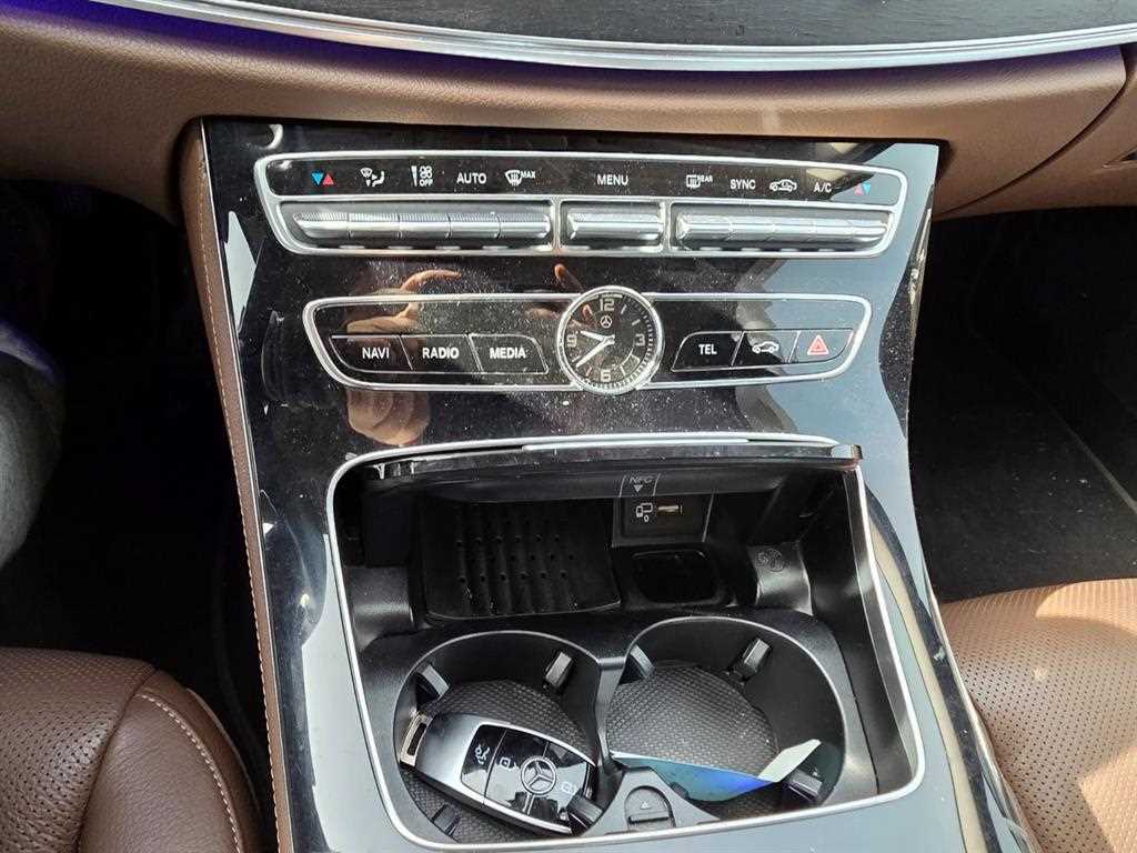 Mercedes Benz E class - Vista 9