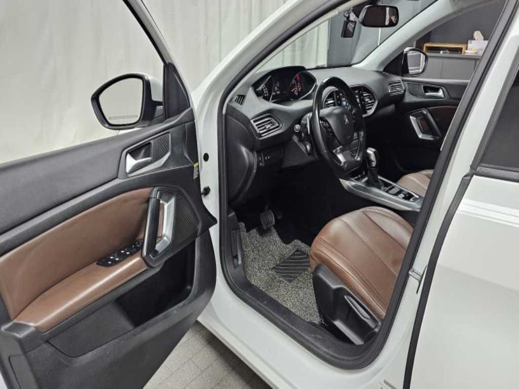 Peugeot 308 - Vista 10