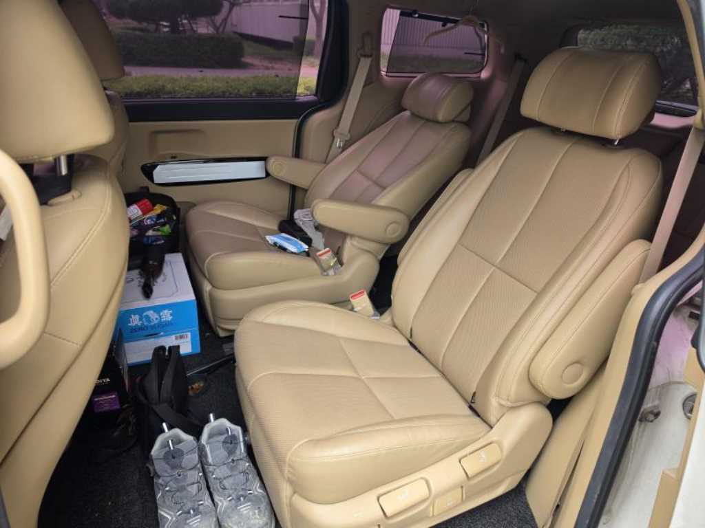 KIA Carnival - Vista 4
