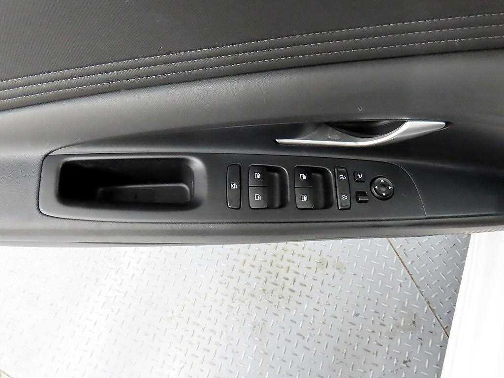 HYUNDAI Avante - Vista 11