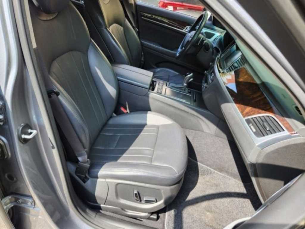 HYUNDAI Genesis - Vista 12