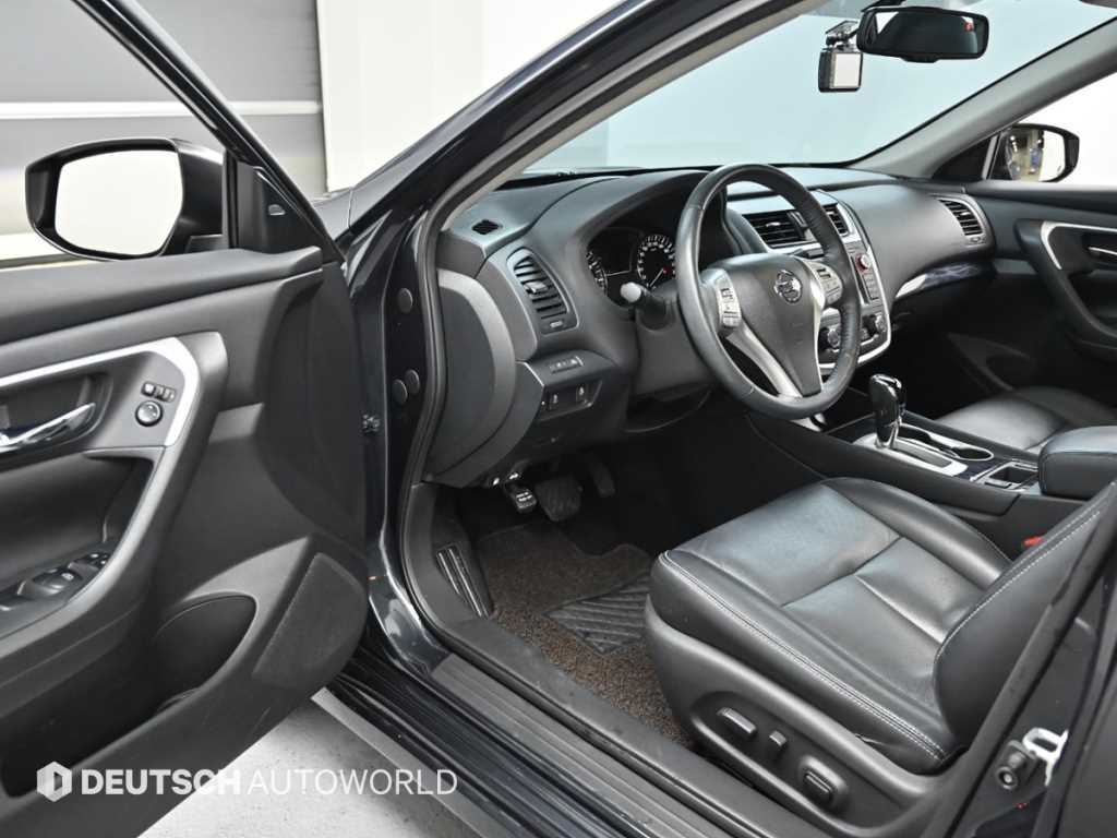 Nissan Altima - Vista 11