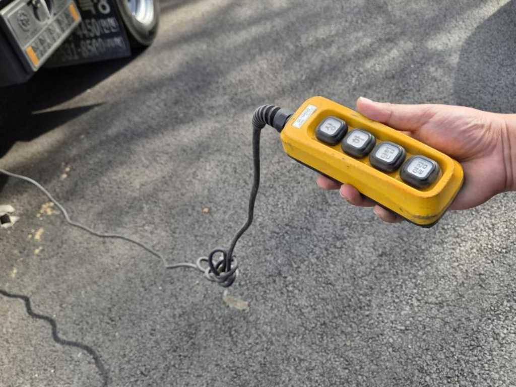 medium and large cargo truck - Vista 7