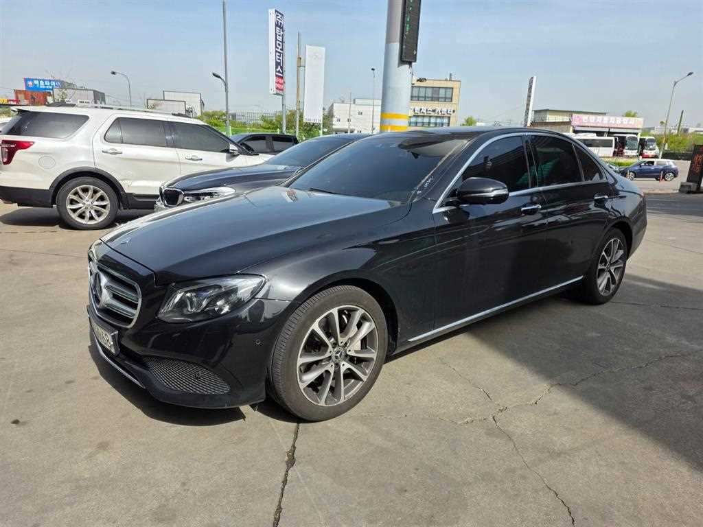 Mercedes Benz E class - Vista 2