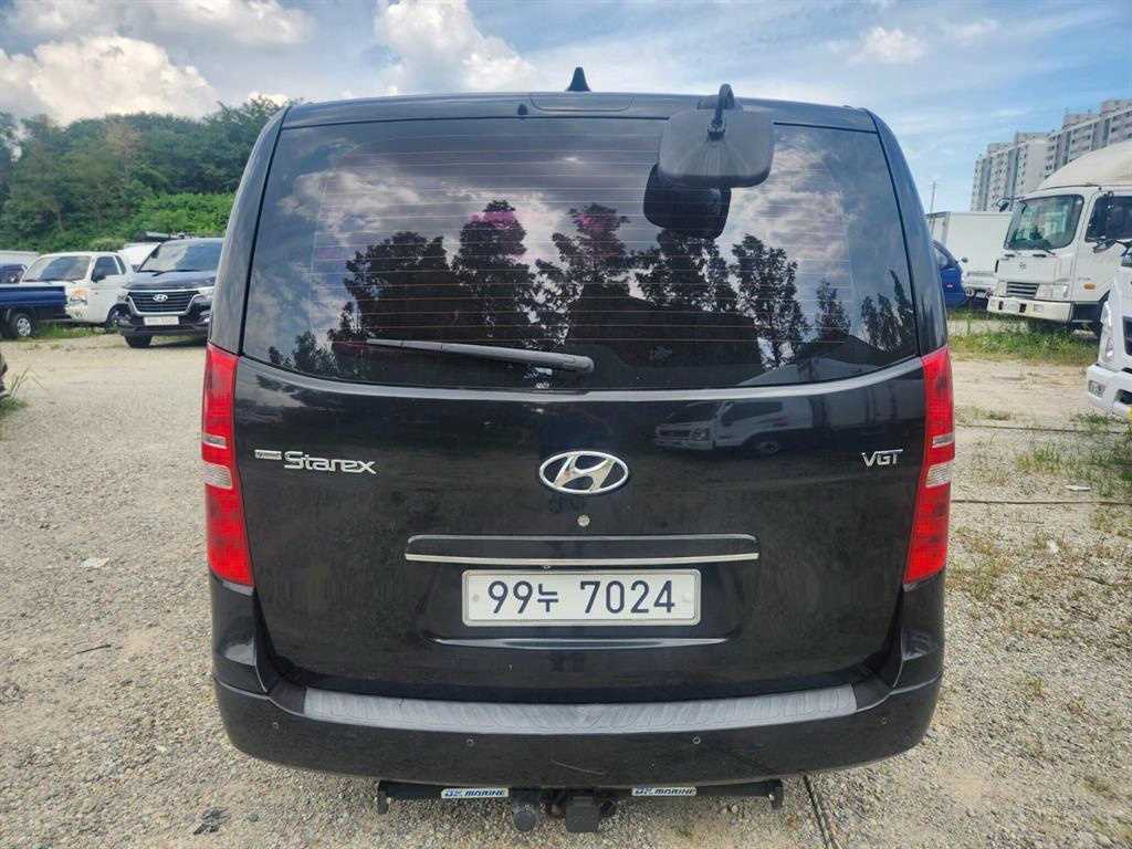 HYUNDAI Starex - Vista 3