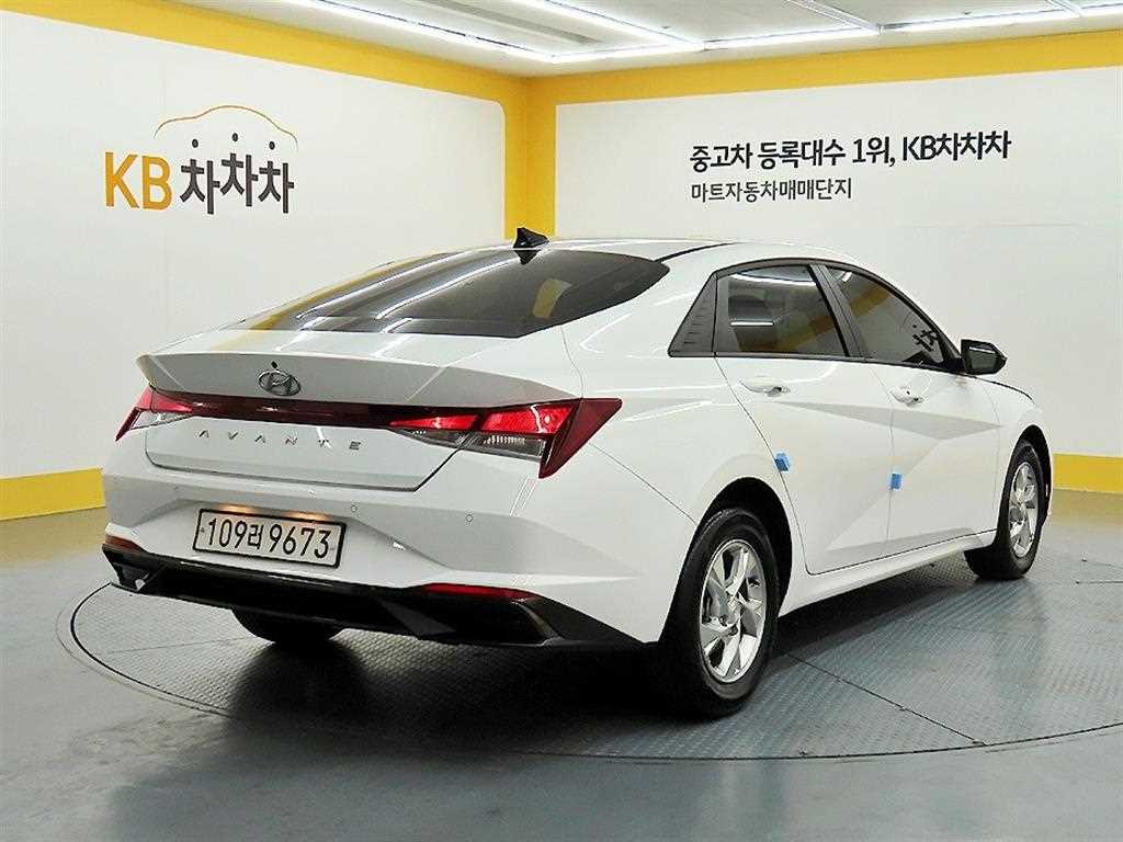 HYUNDAI Avante - Vista 4