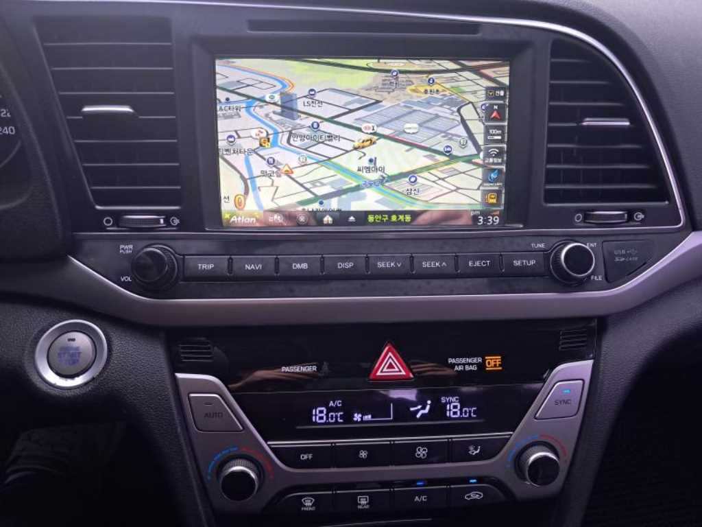 HYUNDAI Avante - Vista 10
