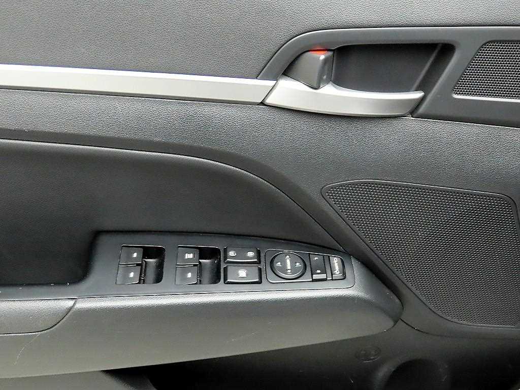 HYUNDAI Avante - Vista 11