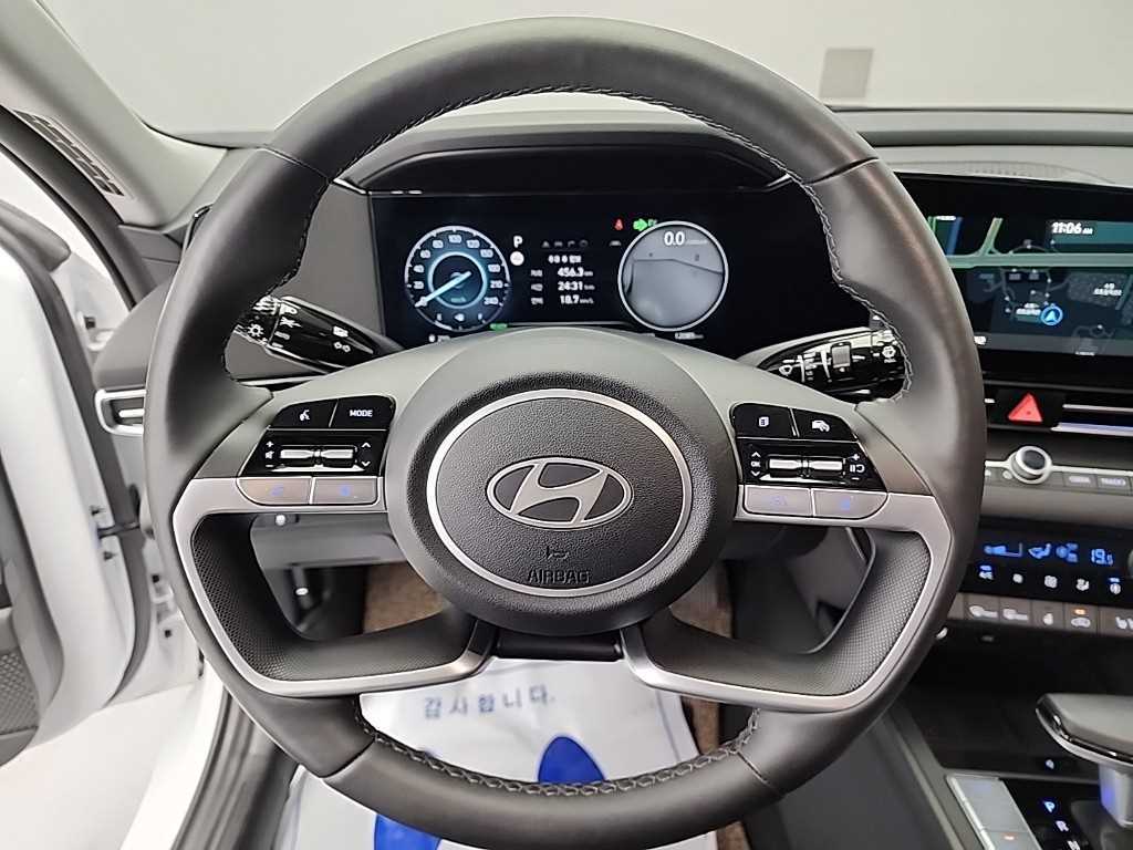 HYUNDAI Avante - Vista 9