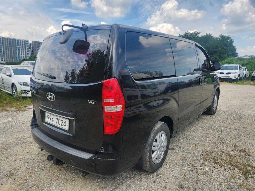 HYUNDAI Starex - Vista 2