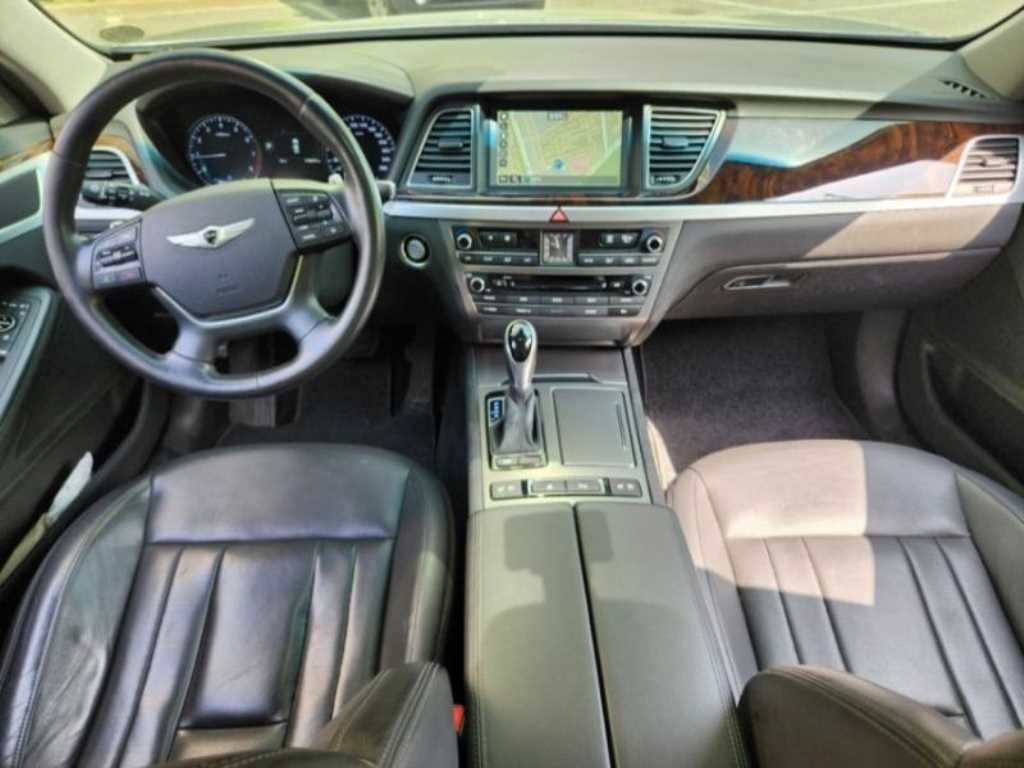 HYUNDAI Genesis - Vista 7