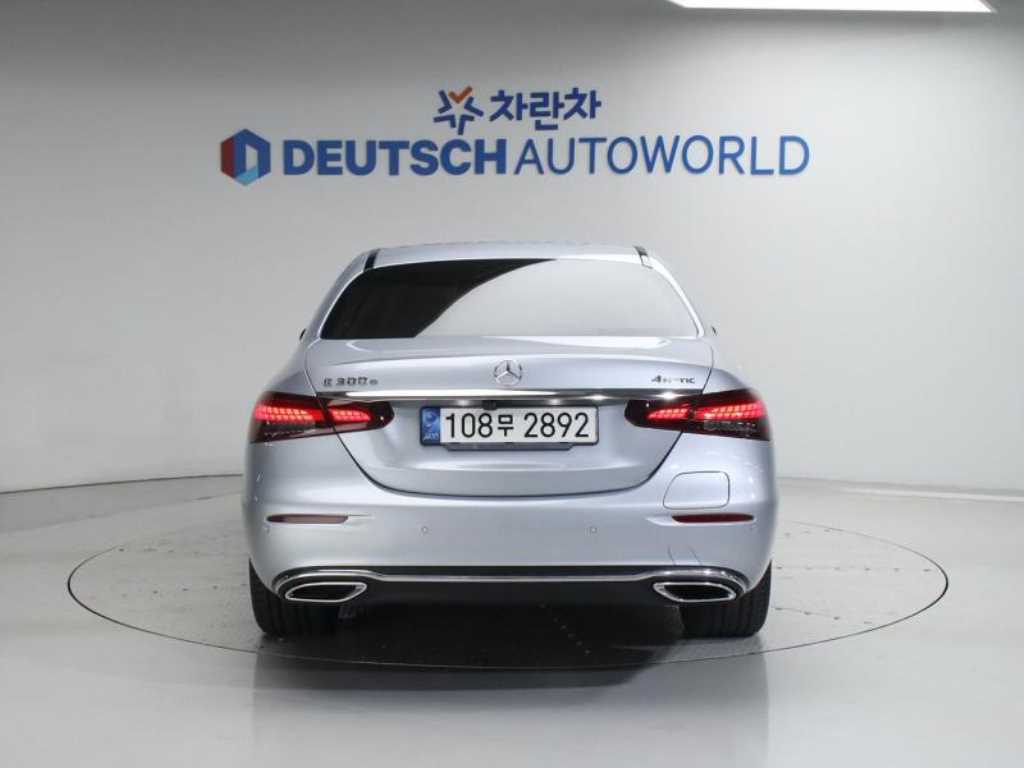 Mercedes Benz E class - Vista 4