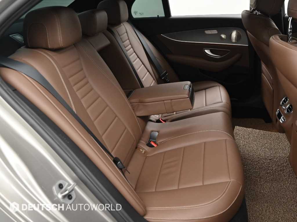 Mercedes Benz E class - Vista 12