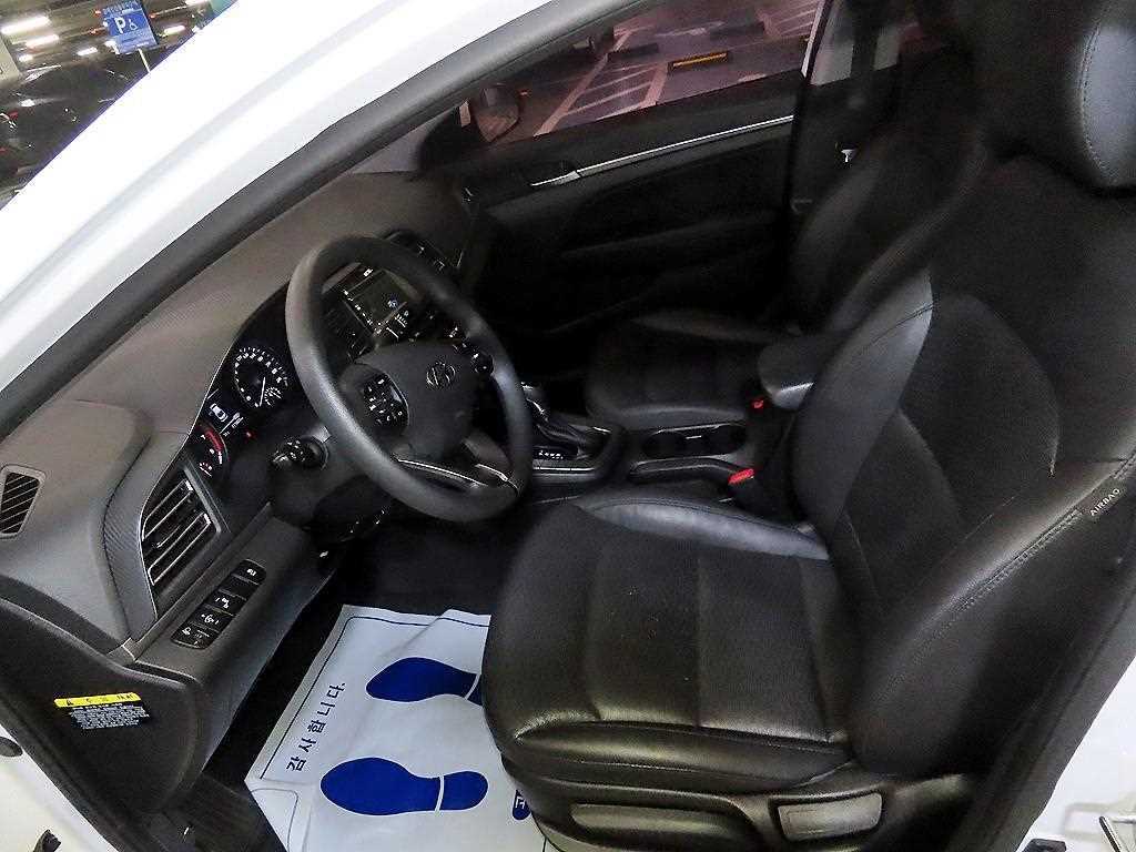 HYUNDAI Avante - Vista 6