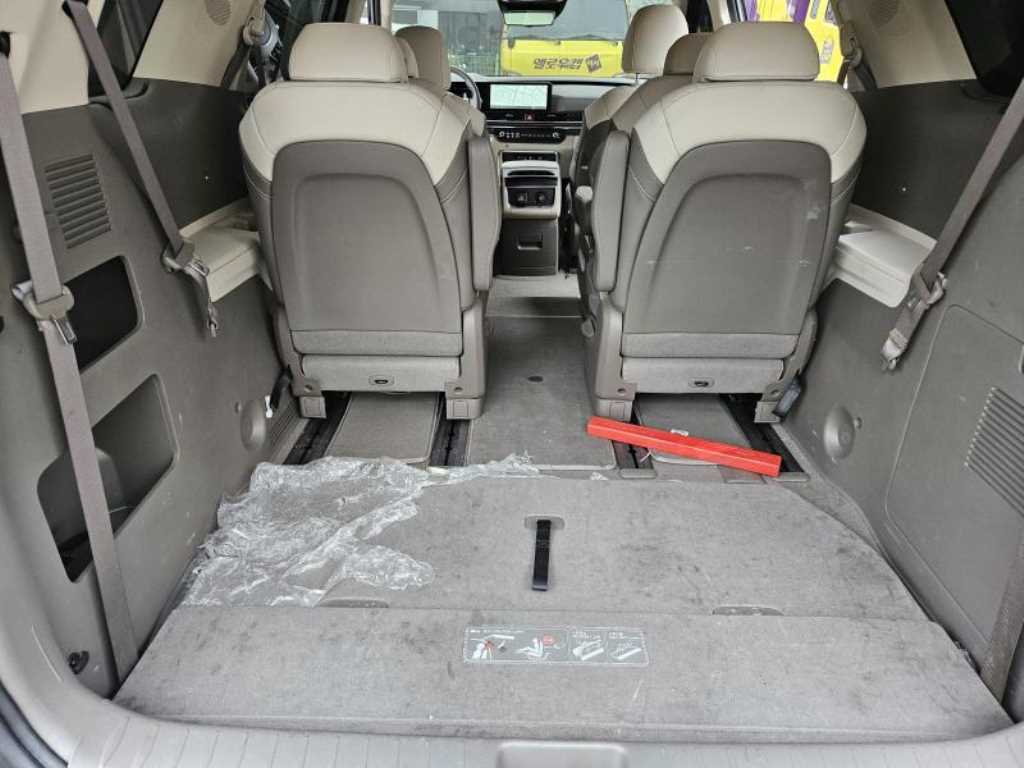 KIA Carnival - Vista 11