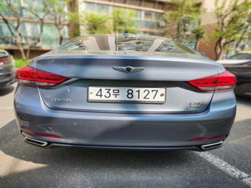 HYUNDAI Genesis - Vista 4