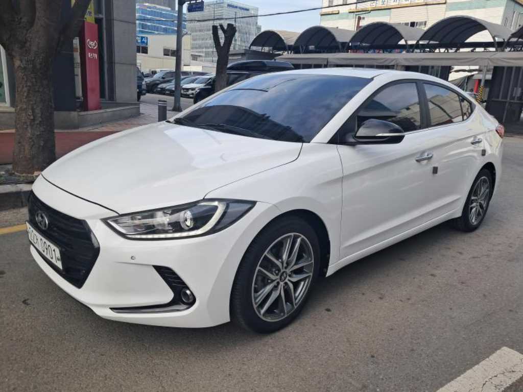 HYUNDAI Avante - Vista 2