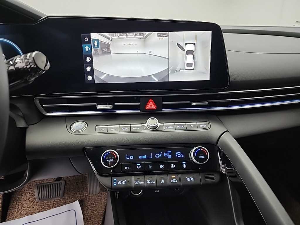 HYUNDAI Avante - Vista 10